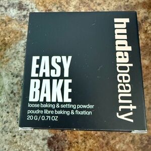HUDA BEAUTY Easy Bake Loose Setting Powder - Black